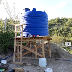 Su deposu için tezgah ve su tesisatı yapımı.